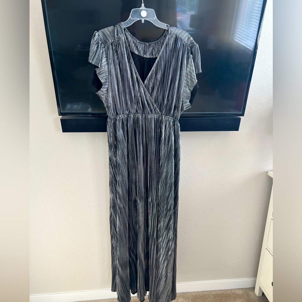 *Non Maternity, but bump friendly* pink blush pleated silver dress